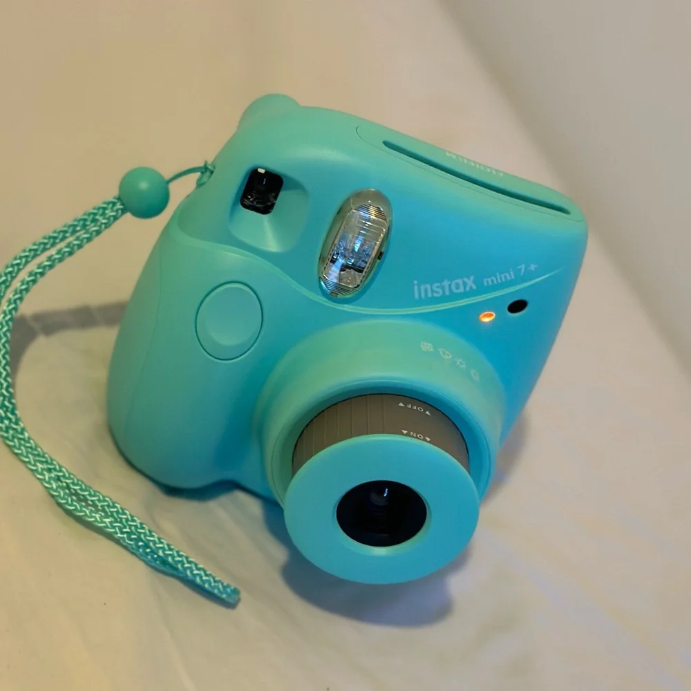 BRAND NEW FUJIFILM INSTAX MINI 7+